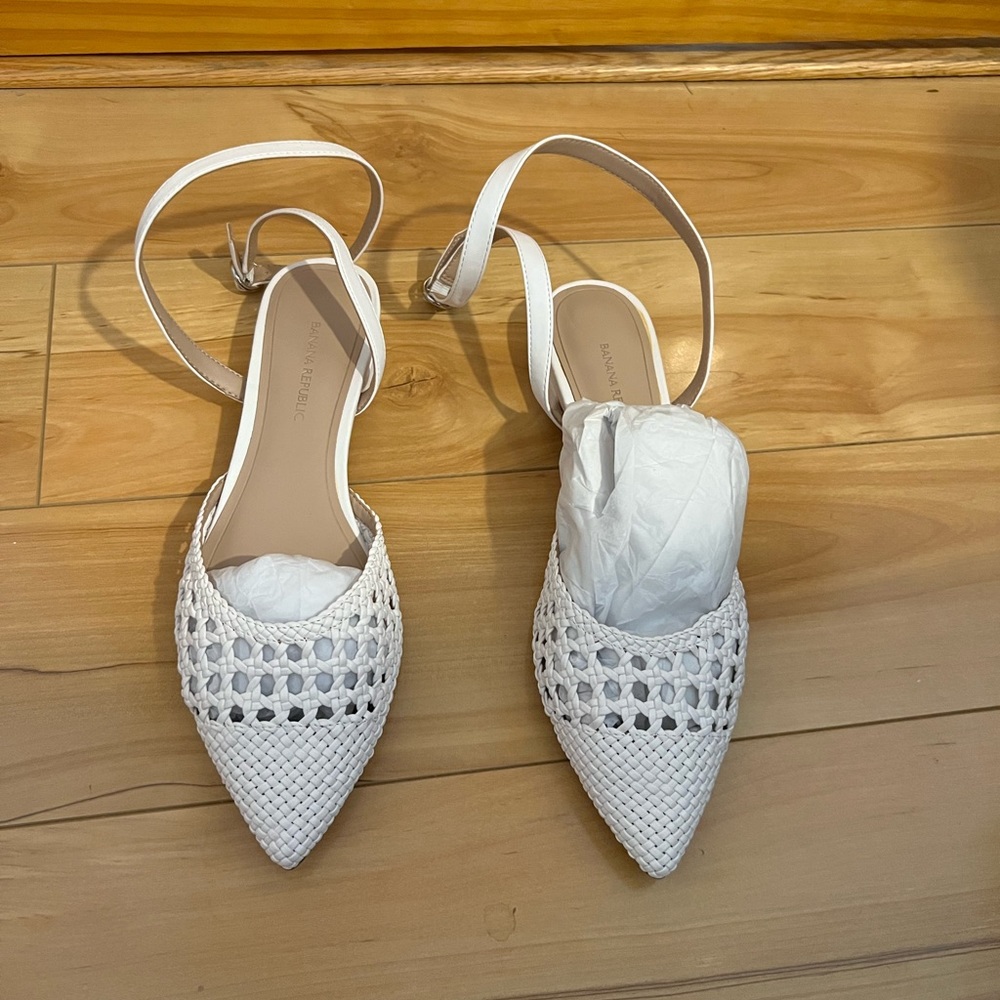 Woven angle strap flat